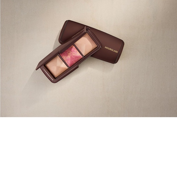 Hourglass Ambient Lighting Palette in Luminous Edit with Ambient Lighting Brush - Picture 1 of 8